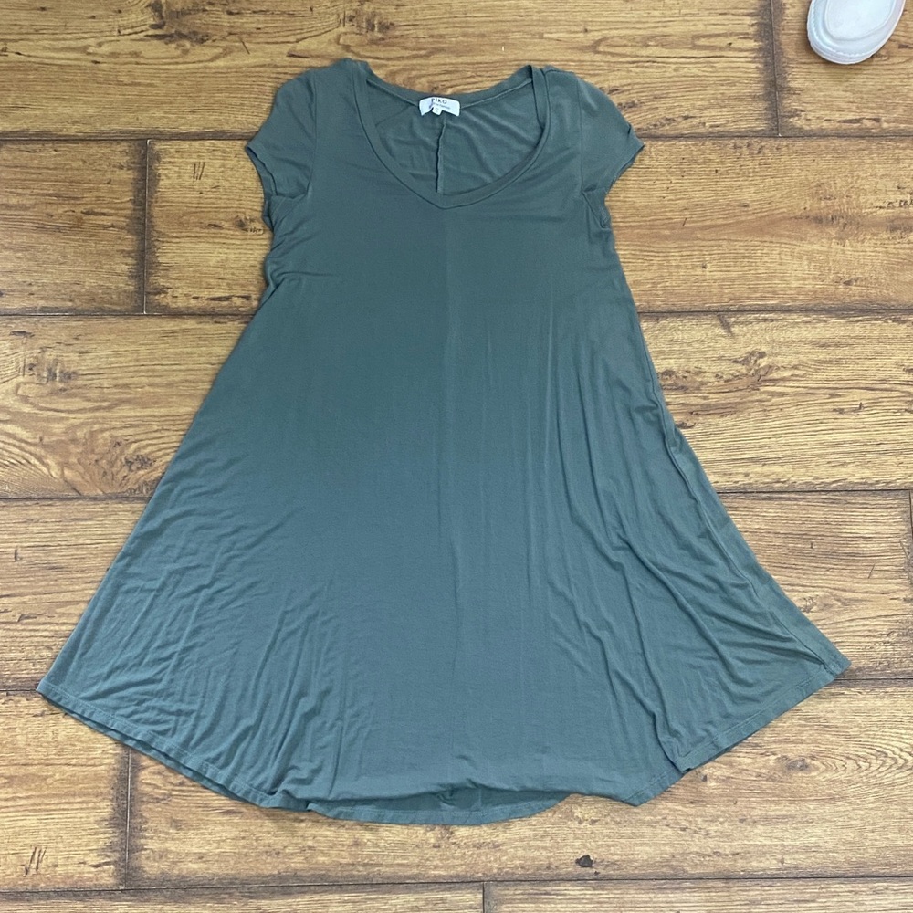 Women's Green V-Neck Dress